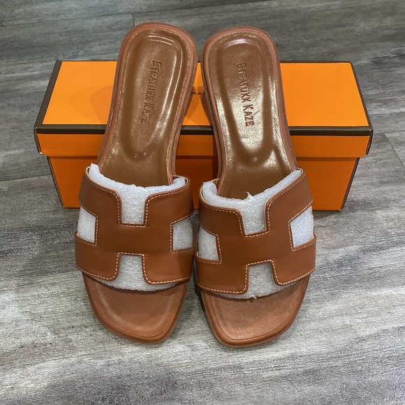 NEW Oran Style Design Flat Slide Sandals with H Band (Gold / Tan) - Picture 3 of 3